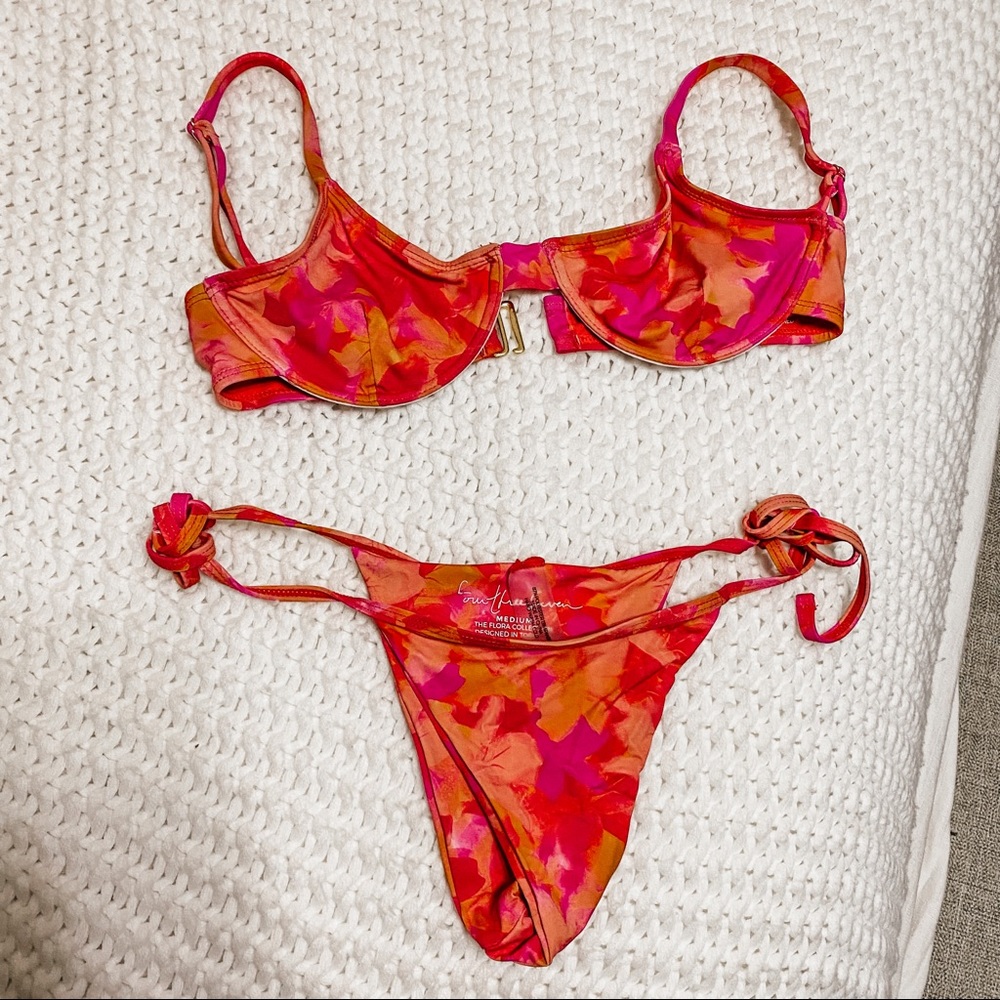 TOP ONLY 437 Swim LUNA Top - Medium